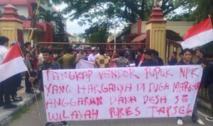 Aksi Jilid II GMPET-SU Desak Poldasu Copot Kapolres Tapsel Dugaan Kasus Mark UP Pengadaan Pupuk