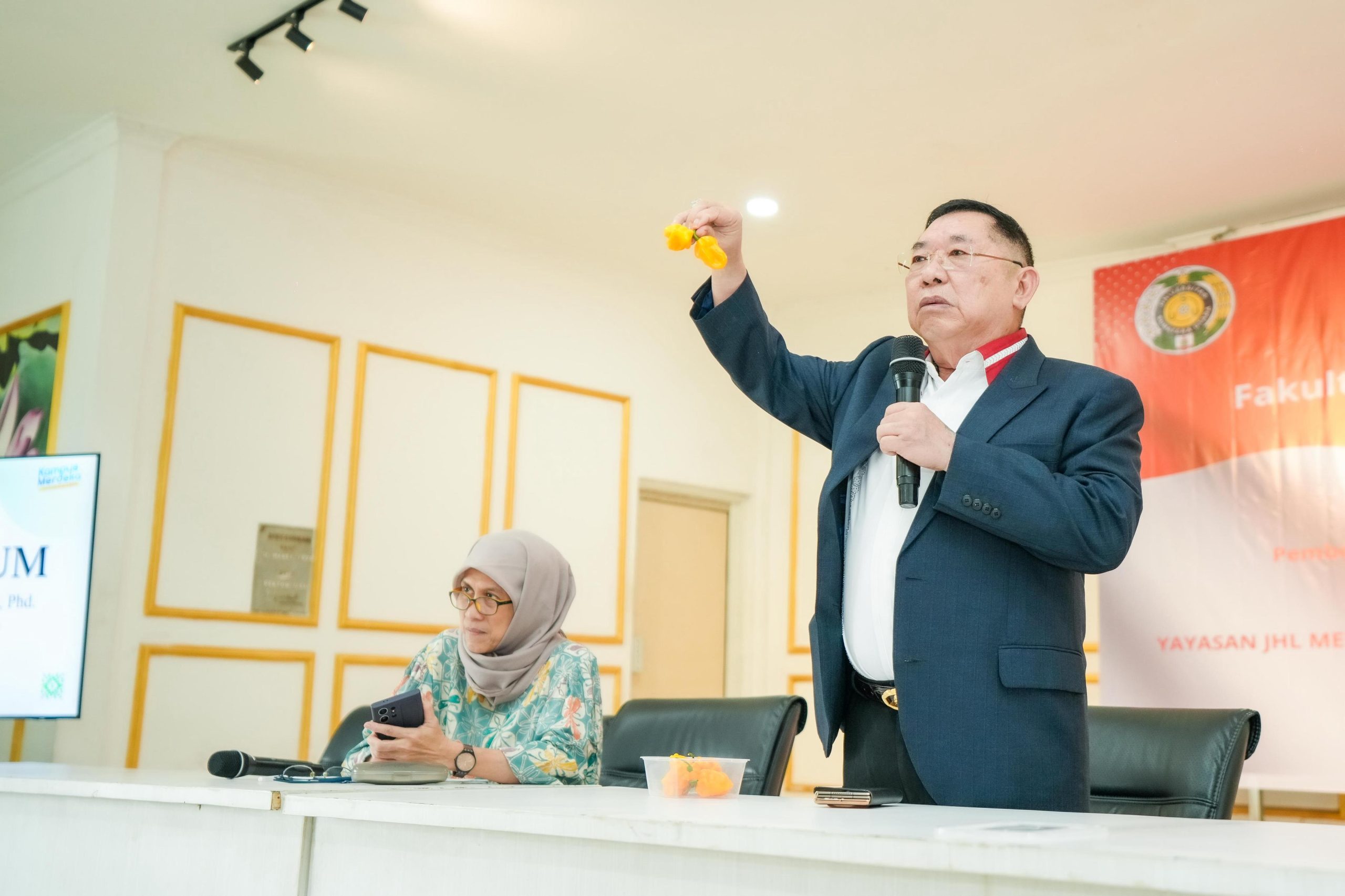 Jerry Hermawan Lo Beri Beasiswa ke 98 Mahasiswa USU, Demi Masa Depan Pertanian Indonesia Jerry Hermawan Lo Beri Beasiswa ke 98 Mahasiswa USU, Demi Masa Depan Pertanian Indonesia