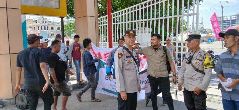 Aliansi Masyarakat Medan Estate Bersatu Gelar Aksi Damai Soroti Lahan Aset Negara Dispora Sumut Beralih Fungsi Menjadi Pasar Malam