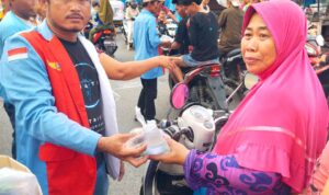 Keluarga Besar PUK F.SPTSI Desa Marindal satu Gelar Berbagi Takjil Dan Buka Puasa Bersama untuk Pererat Silaturahmi